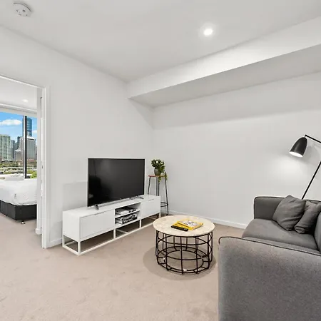 King Bed, Views, Car Park & Perfect Location! Brisbane