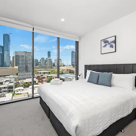King Bed, Views, Car Park & Perfect Location! * Brisbane