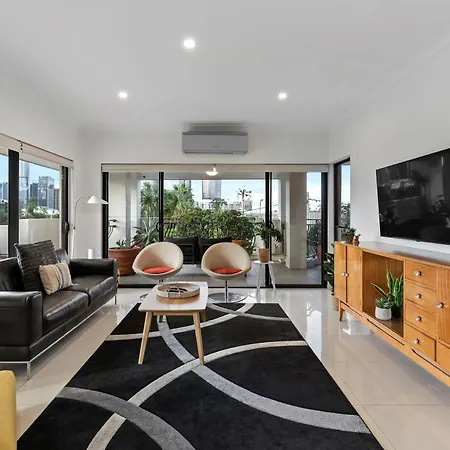 Spacious 2br With Wifi, Parking & Huge Balcony Brisbane