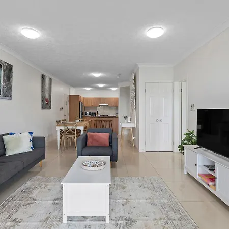 Apartment Bright 2br With Parking, Balcony & Wifi Brisbane