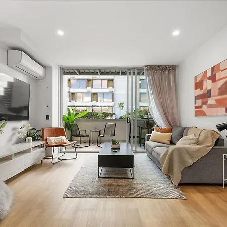 Apartment 2 Level Skyloft - Pool - Sleeps 6 - Baby Brisbane