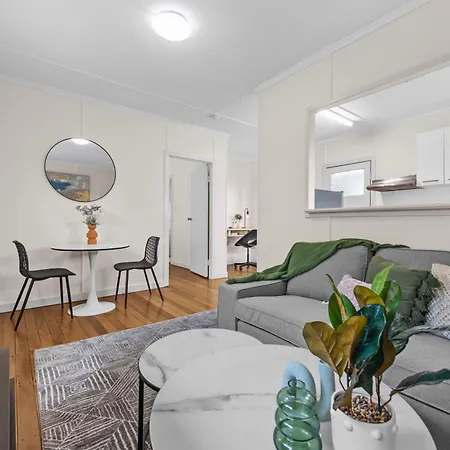 Cozy 1br W Balcony, Parking, Wifi And Study Desk