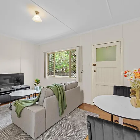 Homely And Warm With Parking, Wifi And Study Desk Apartment *