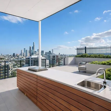 2br Night Life -pool-parking-rooftop-intercom Apartment Brisbane