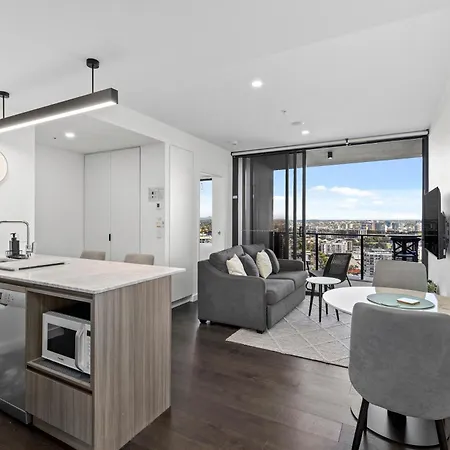 Stunning With Sunset Views, Car Park, Gym And Pool Apartment