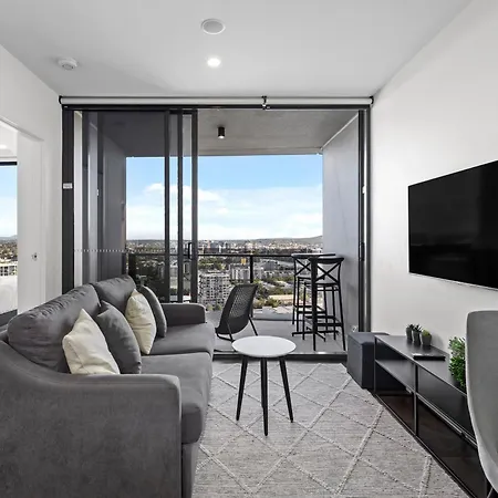 Stunning With Sunset Views, Car Park, Gym And Pool Apartment *