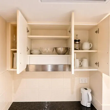 Queen Street Cbd With Balcony And Amenities C48 *