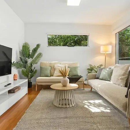 Bulimba Apartment - Ferry Access - Near Oxford St - Sleeps 8 - Baby & Work Ready * Brisbane