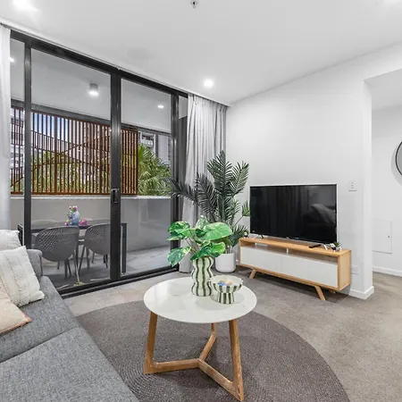 Apartment Modern 2br And Pool With South Square Brisbane