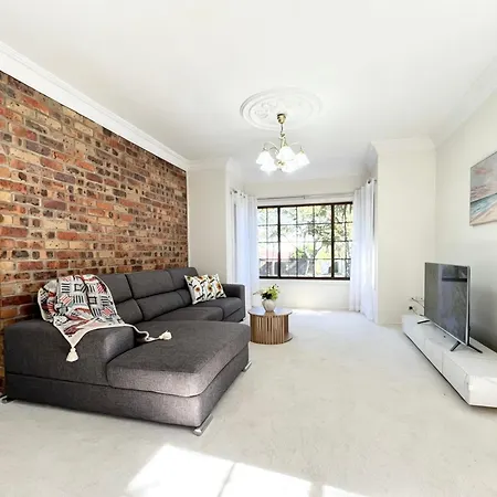Elegant Family Runcorn With Parking Apartment