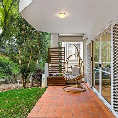 Apartment 2br 2ba Indooroopilly-walk To Shops & Bus *