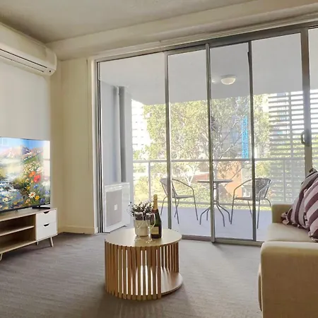 Budget 2br 2ba South With Parking Apartment *