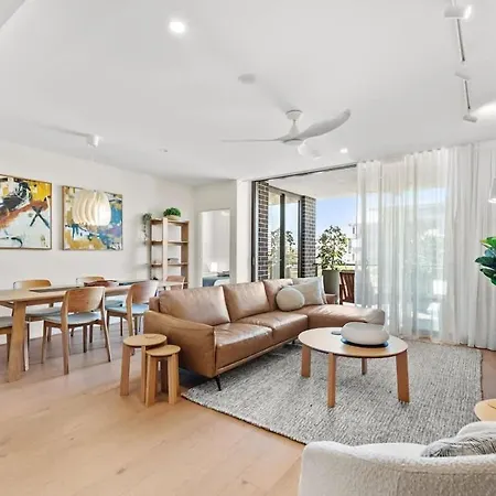 Sophisticated Elegance - 2bed-2bath-2car-balcony *