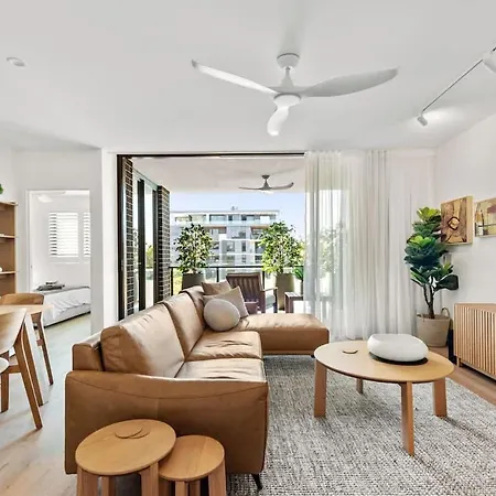Sophisticated Elegance - 2bed-2bath-2car-balcony Apartment