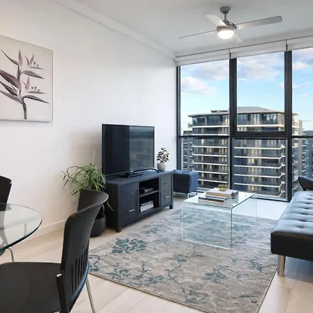 Apartment 2br Night Life -pool-parking-rooftop-intercom
