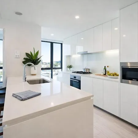 2br Night Life -pool-parking-rooftop-intercom * Brisbane