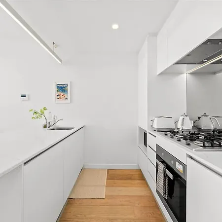 Johnson - Modern Brisbanecity-fringe W Parking Apartment Brisbane