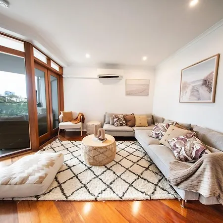 Stylish Rivr Front Lux2bdr2bath Pool Ac Parking Apartment