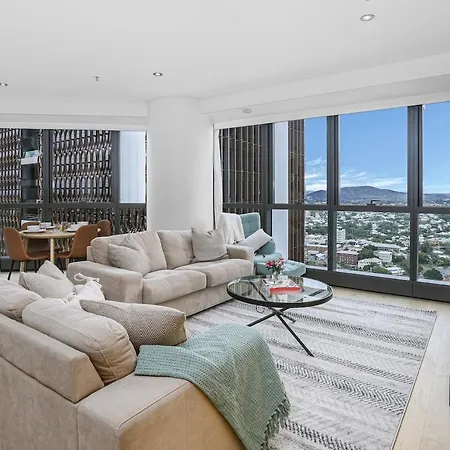 Skyline Elegance 2bdr Pool Gym Sauna Parking Brisbane