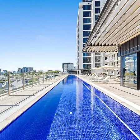 Johnson - Modern Brisbanecity-fringe W Parking