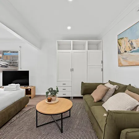 Cozy - Short Walk To Hosp And Cbd With Balcony *