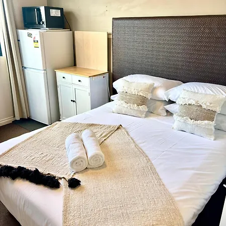 Apartment Compact Cbd | Pool & Gym Access Brisbane