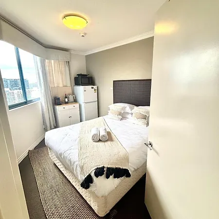 Apartment Compact Cbd | Pool & Gym Access