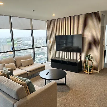 2br W Pool And Parking Near Suncorp Riverview