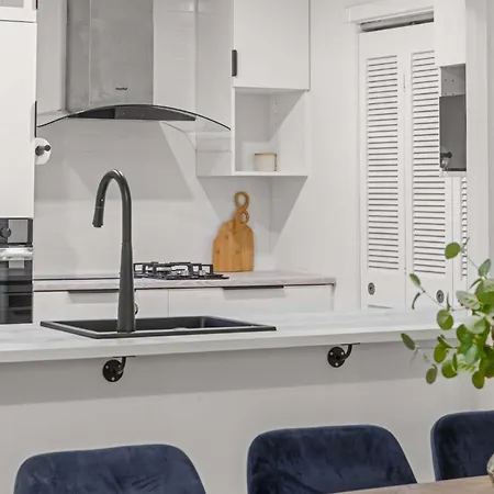 The Mews Bowen Hills - Spacious 3-bedroom With Pool & Parking Brisbane