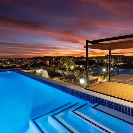 Luxe Valley - Views! Apartment