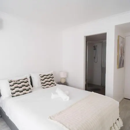 Contemporary 2-bedroom In Southbank Apartment *