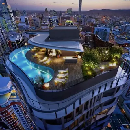 Inspired Serenity With River Views, Fast Wifi, Carpark, Gym, Rooftop Pool Apartment *