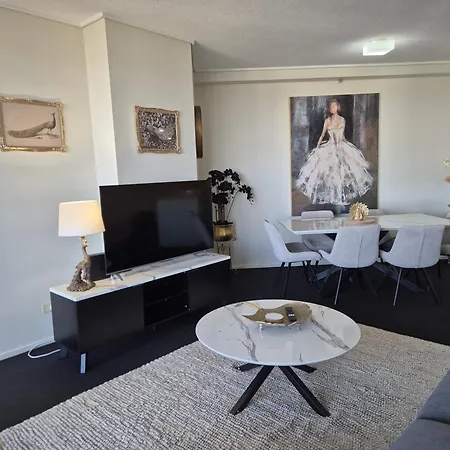 The Gilded Gallery I Art-inspired Luxe Retreat