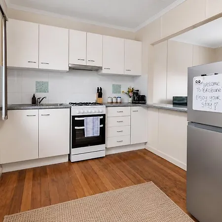 Homely And Warm With Parking, Wifi And Study Desk Apartment