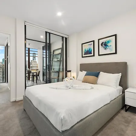 Sunny, & Modern With Breathtaking Views! *