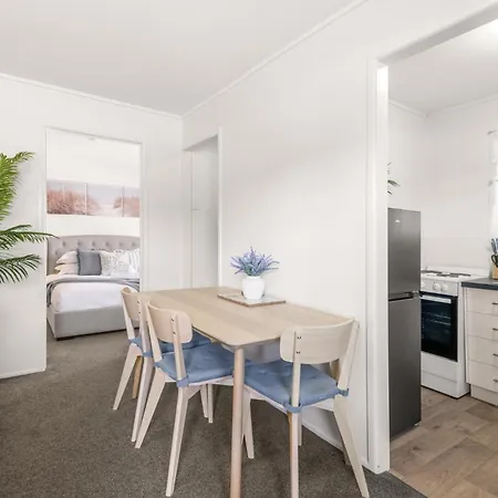Peaceful 1-bed In Kedron With Parking *