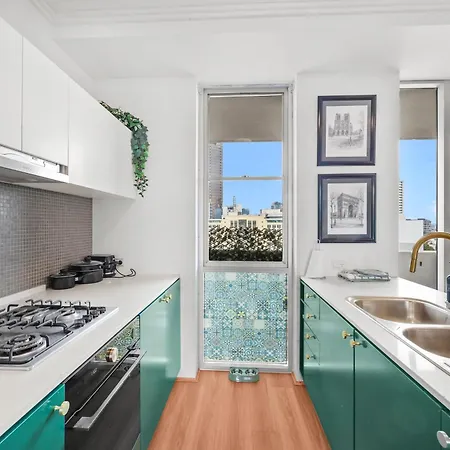 Entire Unit - 2 Pools - Sauna - Park - Cbd Views - Baby Ready Apartment