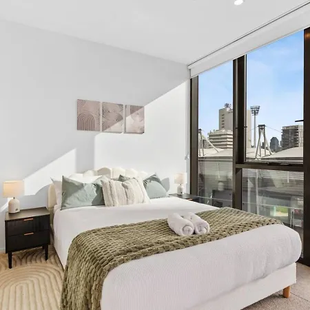 Walk To The Gabba With Rooftop Pool & Secure Carpark With Beautiful Views *