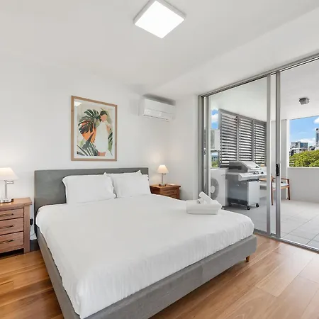 Cbd Next To Parkland! Amazing Views! * Brisbane