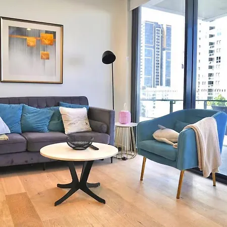 Apartment Convenient To Urban Living By Private Host