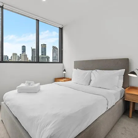 Views & Amazing Location! Free Parking & Wifi Apartment *