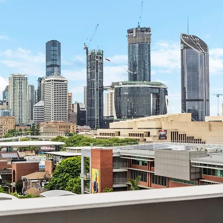 Views & Amazing Location! Free Parking & Wifi Brisbane