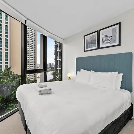 Modern 2br With River Views, Rooftop Pool, Parking * Brisbane