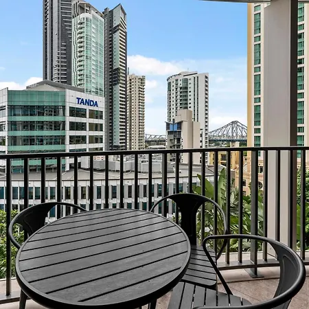 Apartment Modern 2br With River Views, Rooftop Pool, Parking *