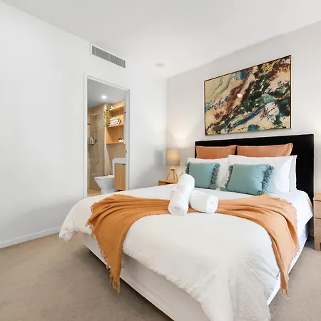 Inspired Serenity With River Views, Fast Wifi, Carpark, Gym, Rooftop Pool Brisbane