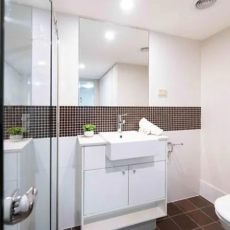 Apartment Spacious Riverside 2br Cbd Parking Pool & Gym