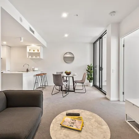 King Bed, Views, Car Park & Perfect Location! Apartment