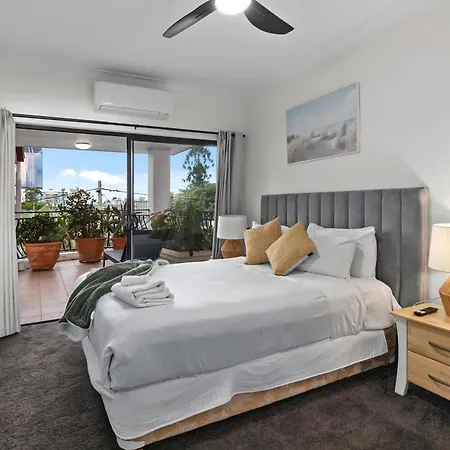 Spacious 2br With Wifi, Parking & Huge Balcony Apartment *