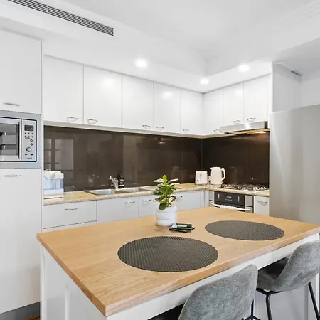 Urban Retreat 1bed-1bath-study-balcony-1car Apartment *
