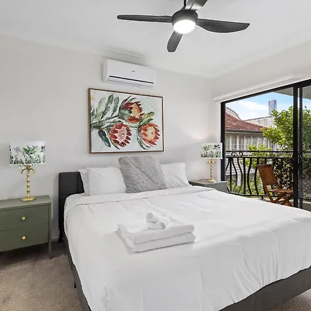 Bright 2br With Parking, Balcony & Wifi *